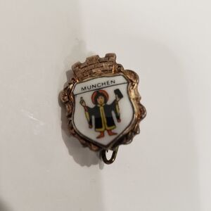 MUNCHEN Germany - blason, coat of arms, old vintage metal pin badge, lapel